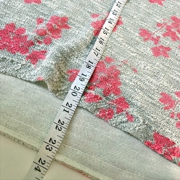 Anthropologie‎ Postmark Gray & Pink Floral Knit Short Sleeve Shirt - Picture 7 of 7